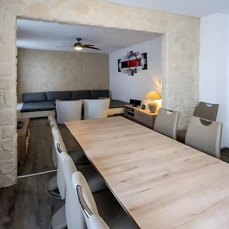 City Ferienhaus Daun * داون